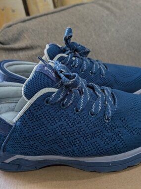 Zeba Womens Sneakers Comfort Shoes Sapphire Blue Size 7 Great Condition